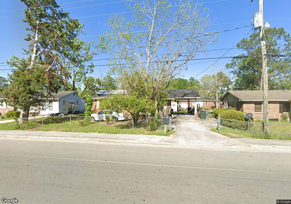 713 Shirley Ave, Douglas, GA 31533 - photo 1