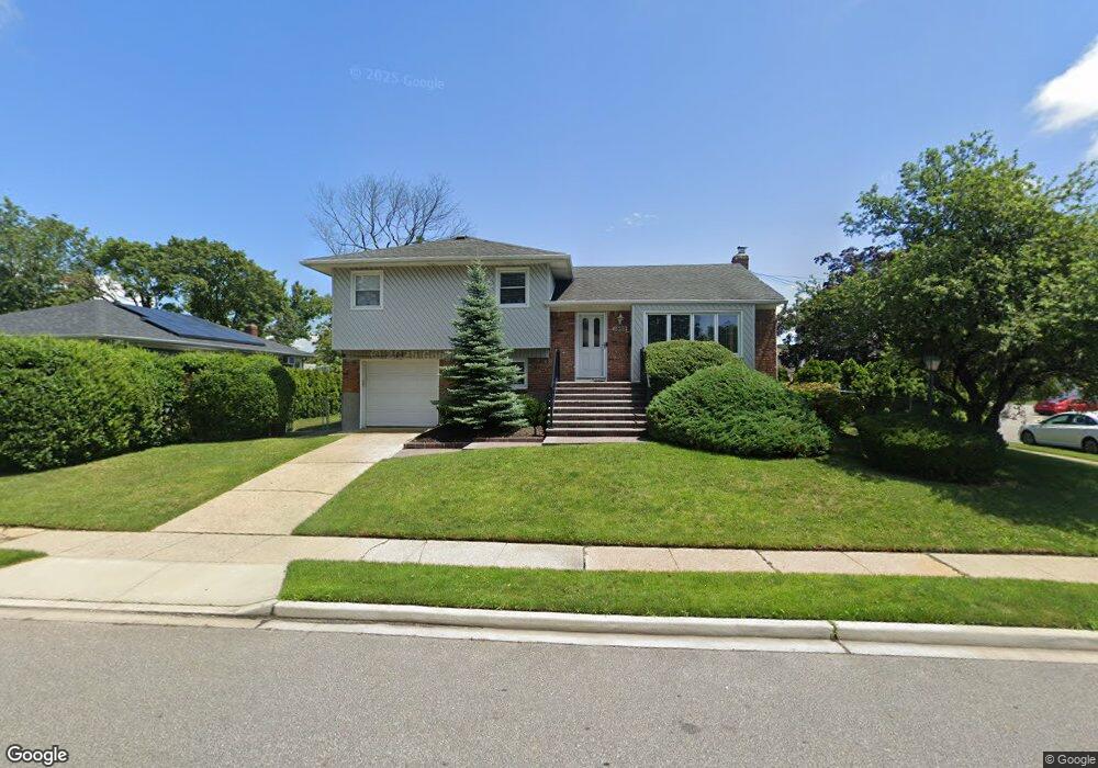 1589 Peapond Rd, North Bellmore, NY 11710 - photo 1