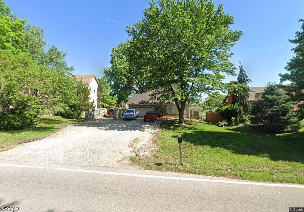 7116 SW 33rd St, Topeka, KS 66614 - photo 1