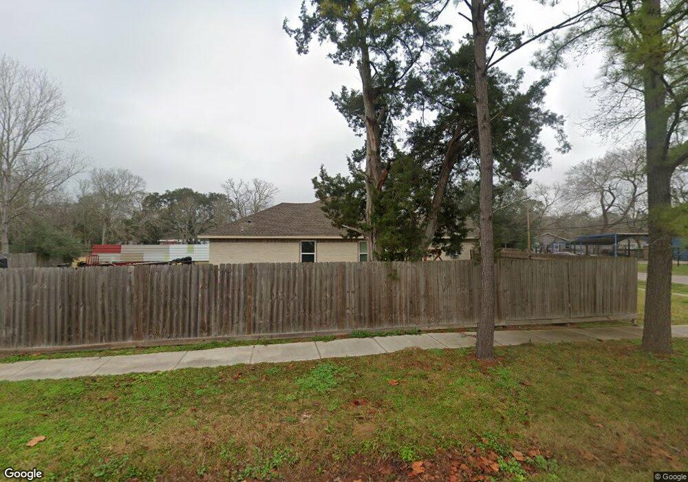 1902 W Sealy St, Alvin, TX 77511 - photo 1
