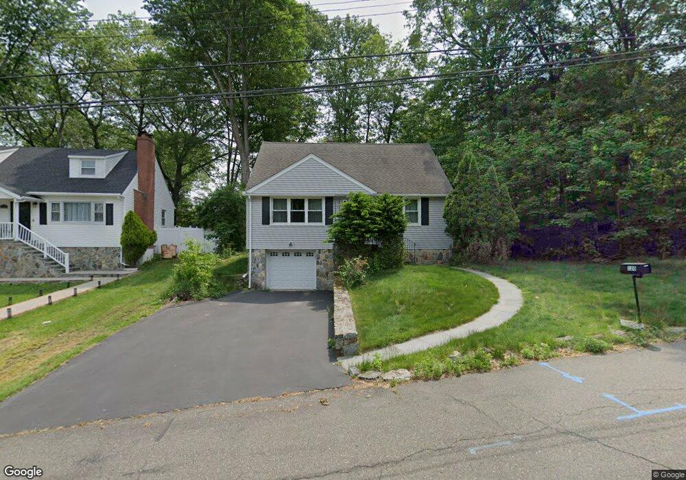 120 Ridgebrook Dr, Bridgeport, CT 06606 - photo 1