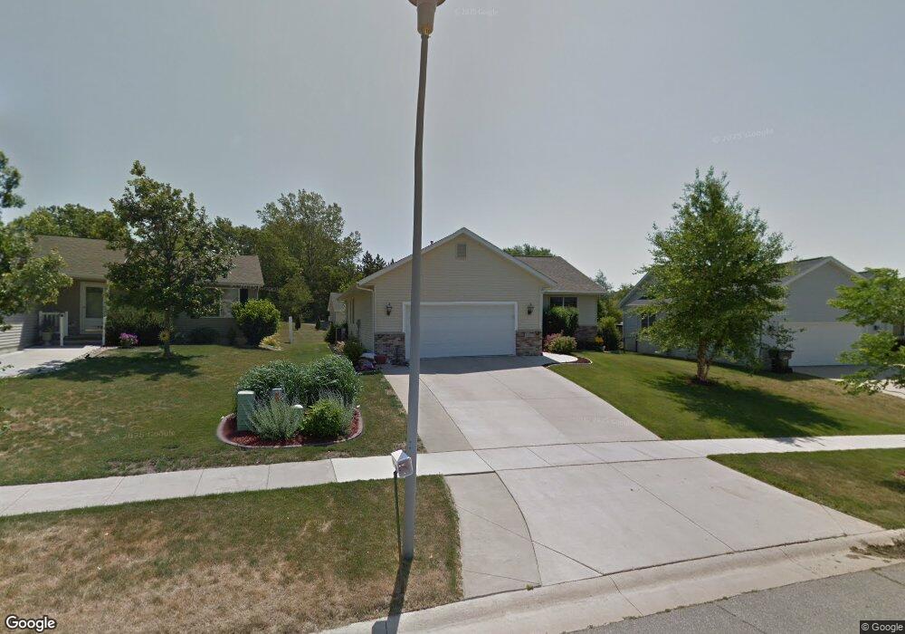 1427 Wolf Dr NW, Cedar Rapids, IA 52405 - photo 1