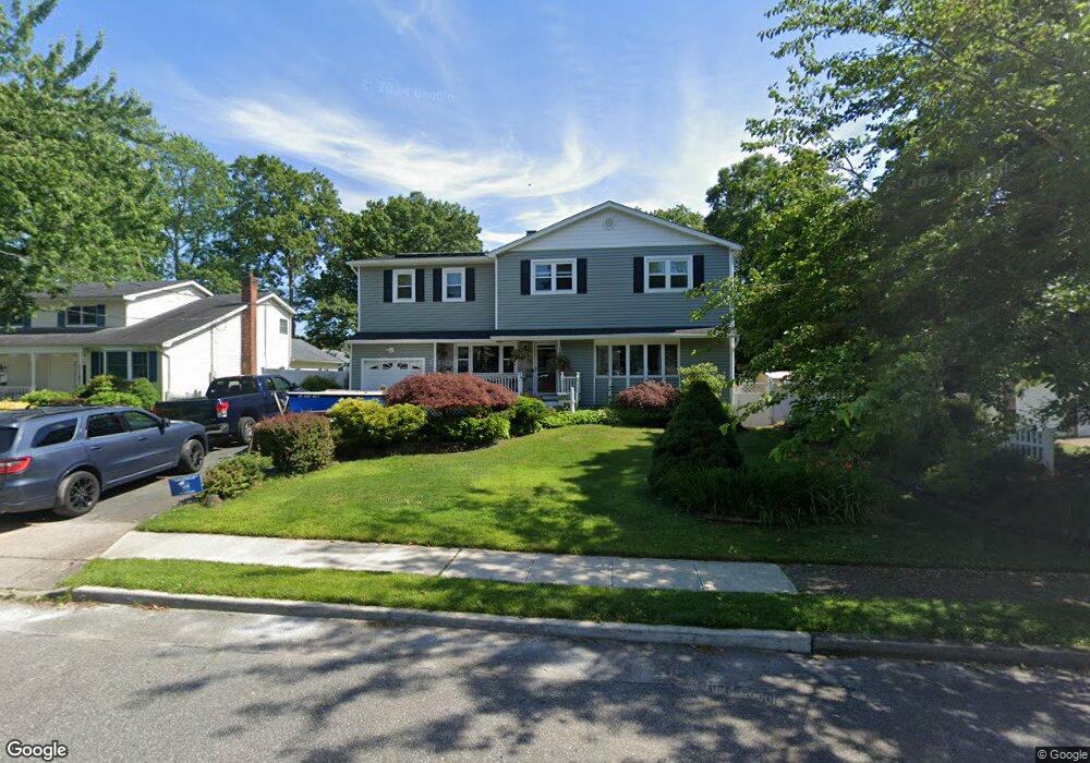 61 Cinque Ln, Bayport, NY 11705 - photo 1