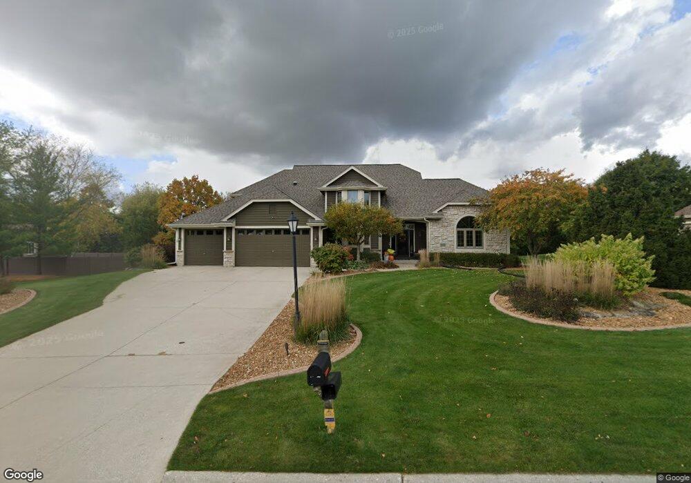 W146N7041 Winter Hollow Dr, Menomonee Falls, WI 53051 - photo 1