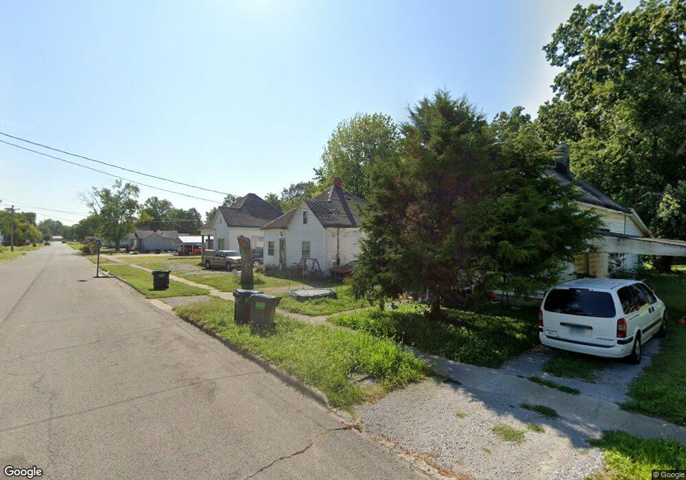 621 W Lincoln St, Harrisburg, IL 62946 - photo 1