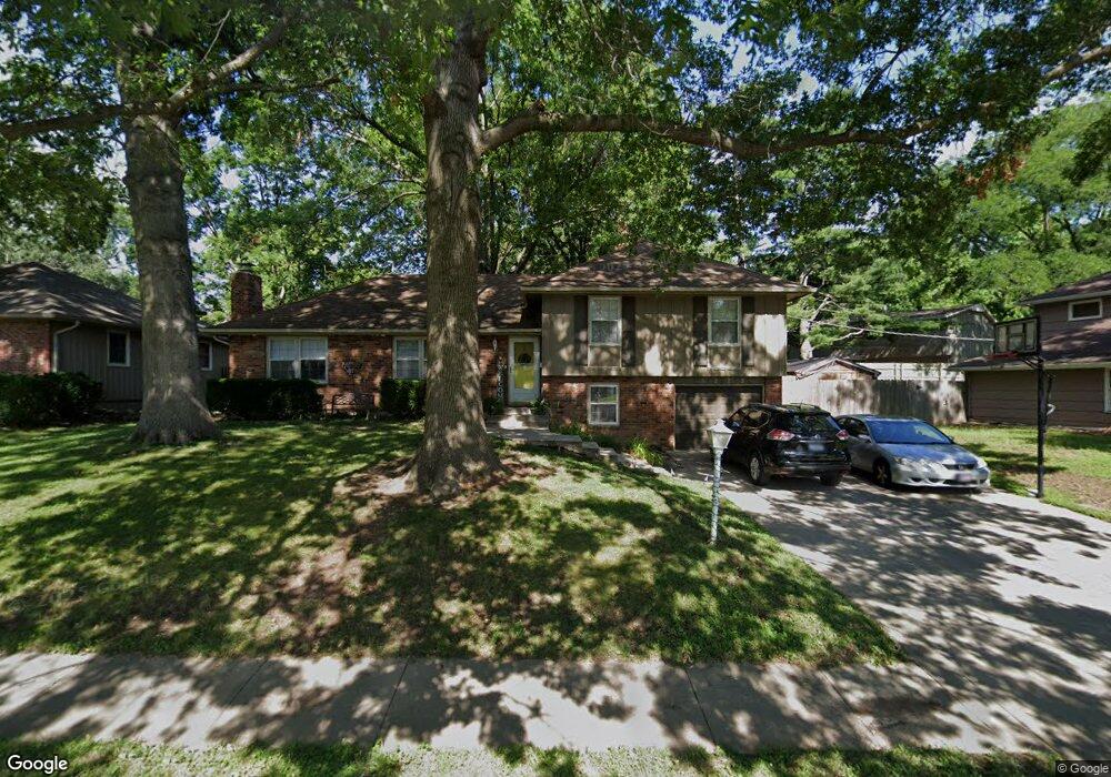 5223 Cody St, Shawnee, KS 66203 - photo 1