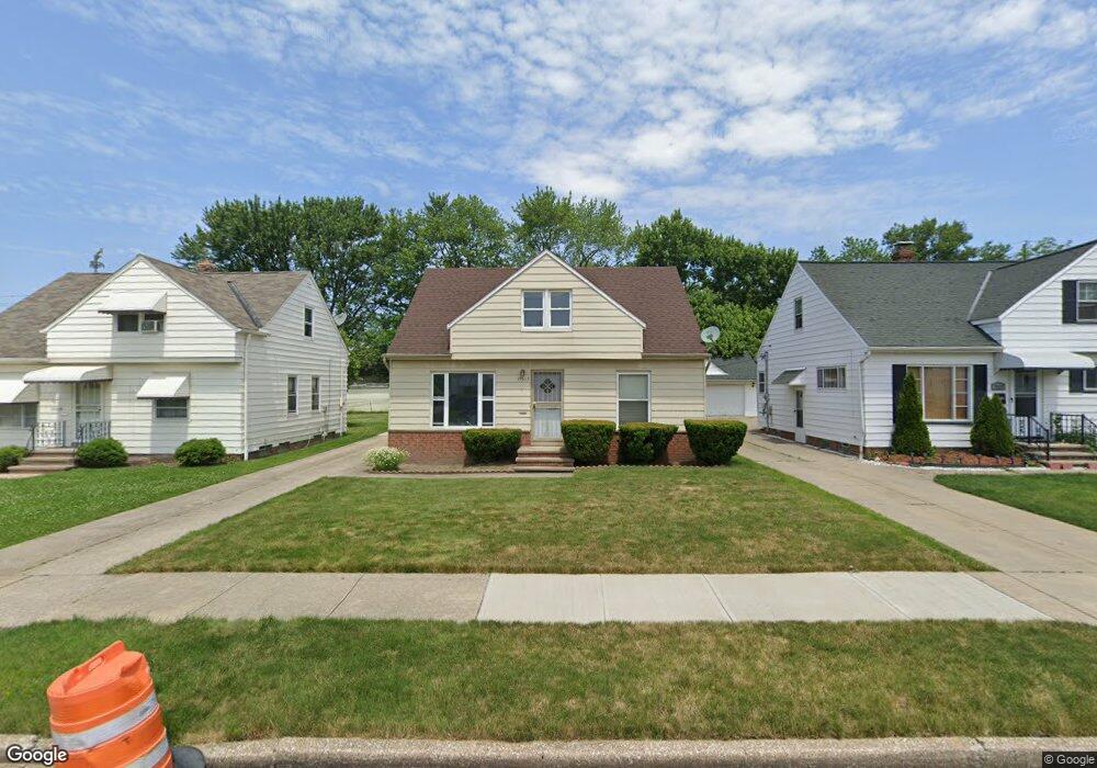 19513 Longview Ave, Maple Heights, OH 44137 - photo 1