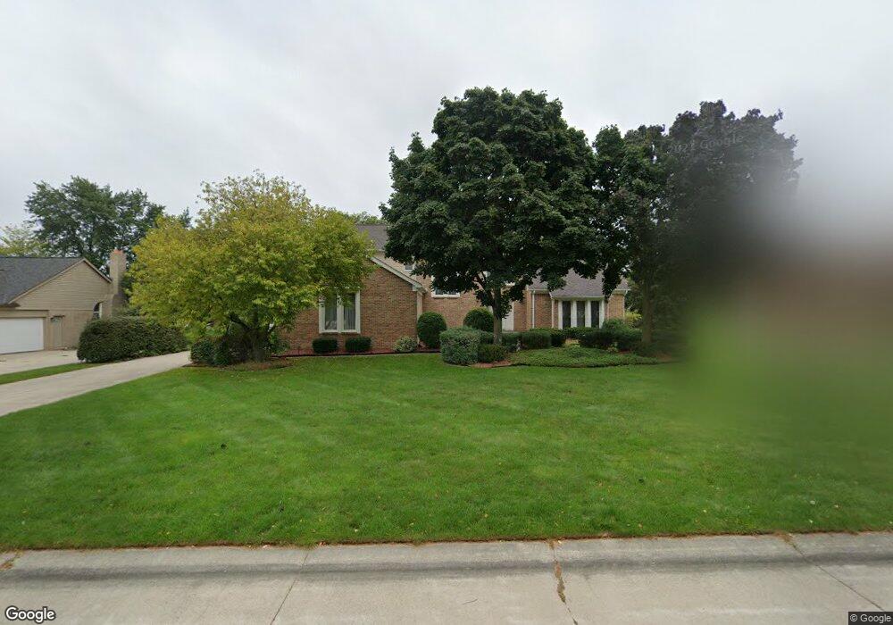 3561 Wedgewood Dr, Rochester Hills, MI 48306 - photo 1