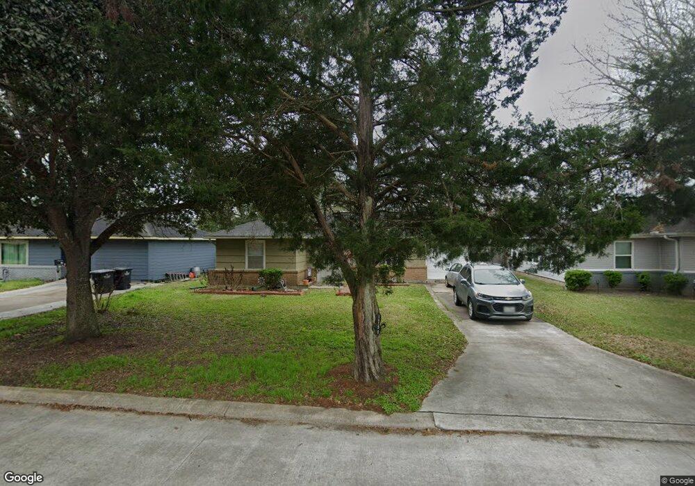 1751 S Park Dr, Alvin, TX 77511 - photo 1