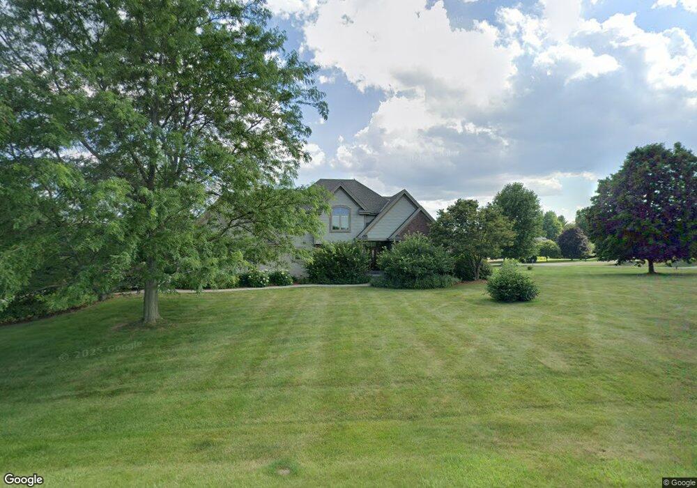 N52W26649 Arrowhead Dr, Pewaukee, WI 53072 - photo 1