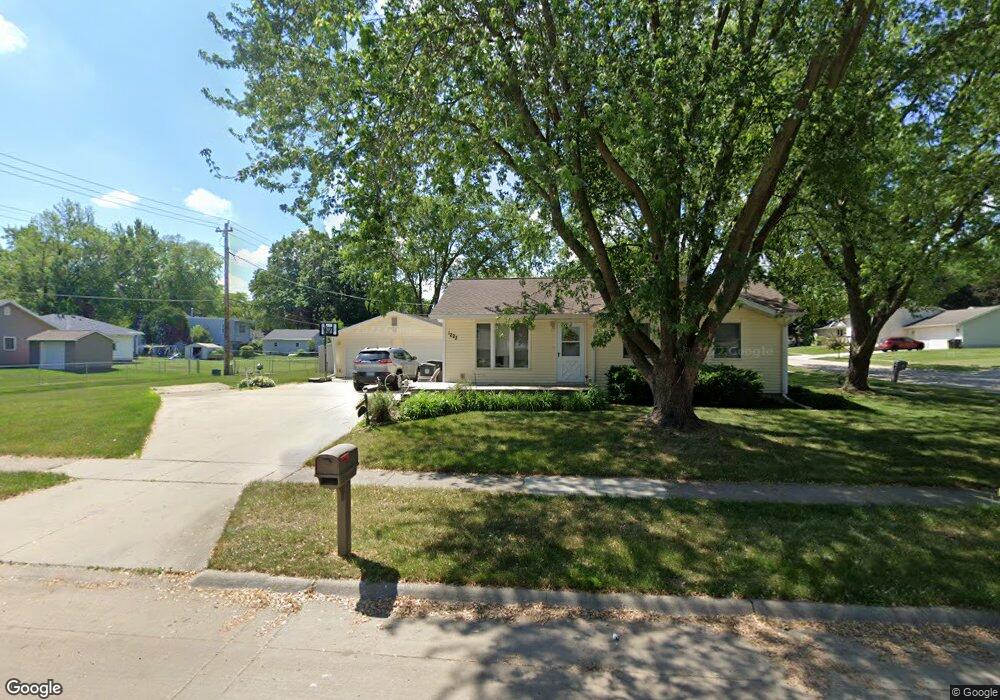 1223 Lilac Ln, Cedar Falls, IA 50613 - photo 1
