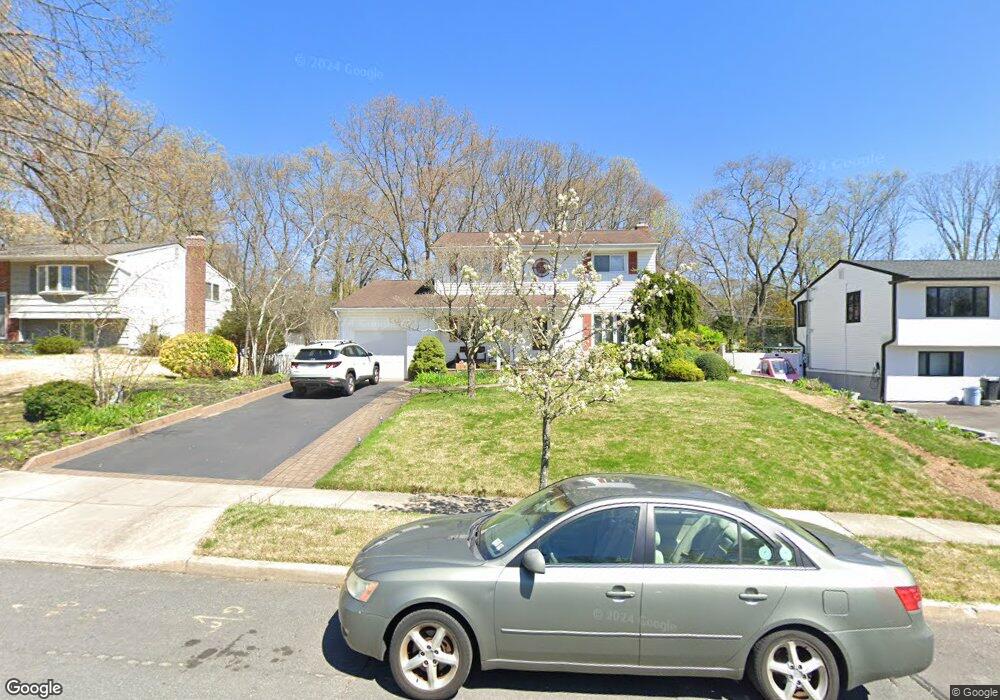 15 Wenmore Rd, ComMacK, NY 11725 - photo 1