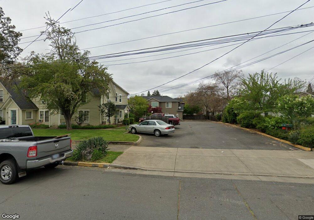 820 NE 8th St, Grants Pass, OR 97526 - photo 1