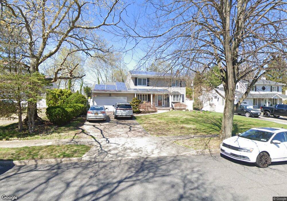 42 Bethany Dr, ComMacK, NY 11725 - photo 1