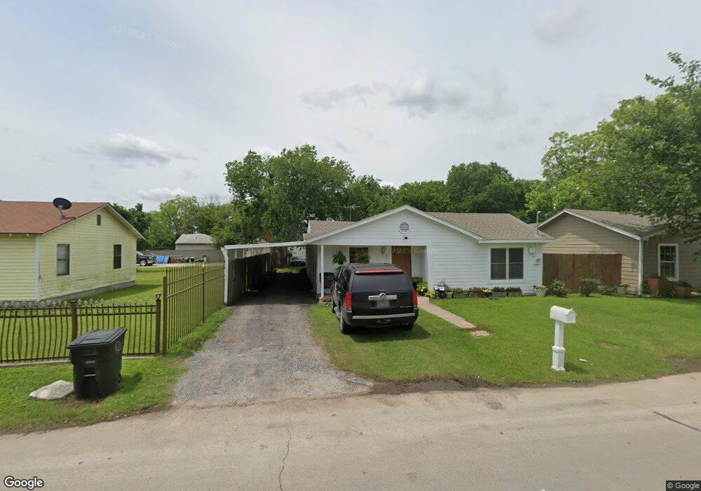 1207 Chase Ave, Cleburne, TX 76031 - photo 1