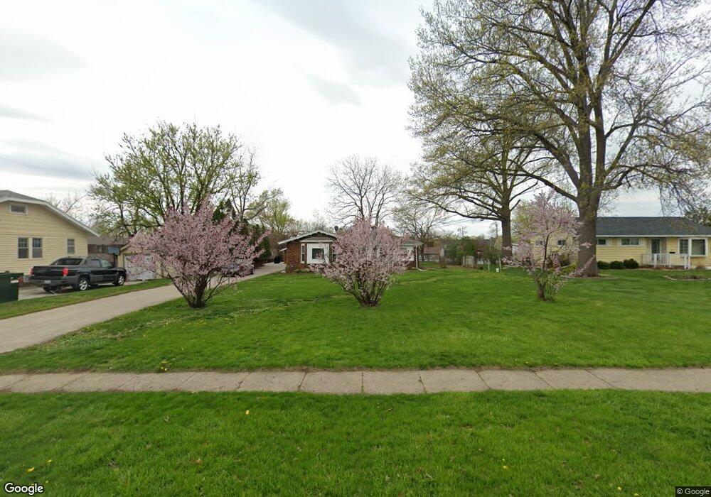 527 E 4th St S, Newton, IA 50208 - photo 1