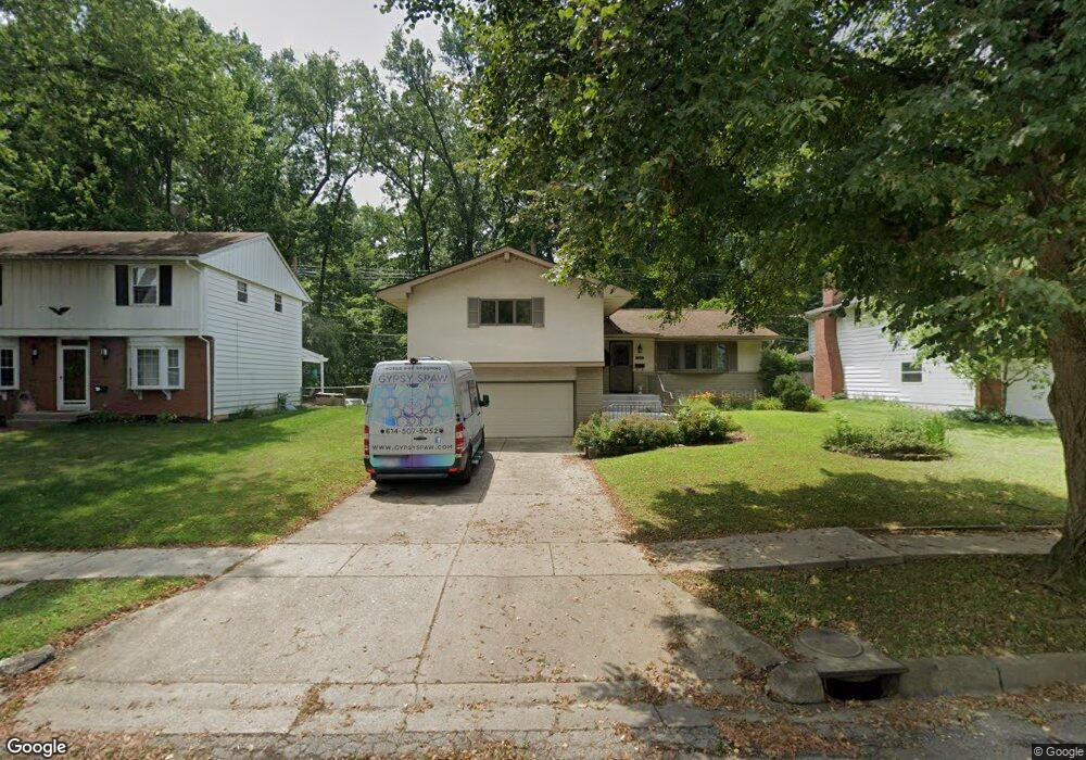 1247 Vinewood Dr, Columbus, OH 43229 - photo 1