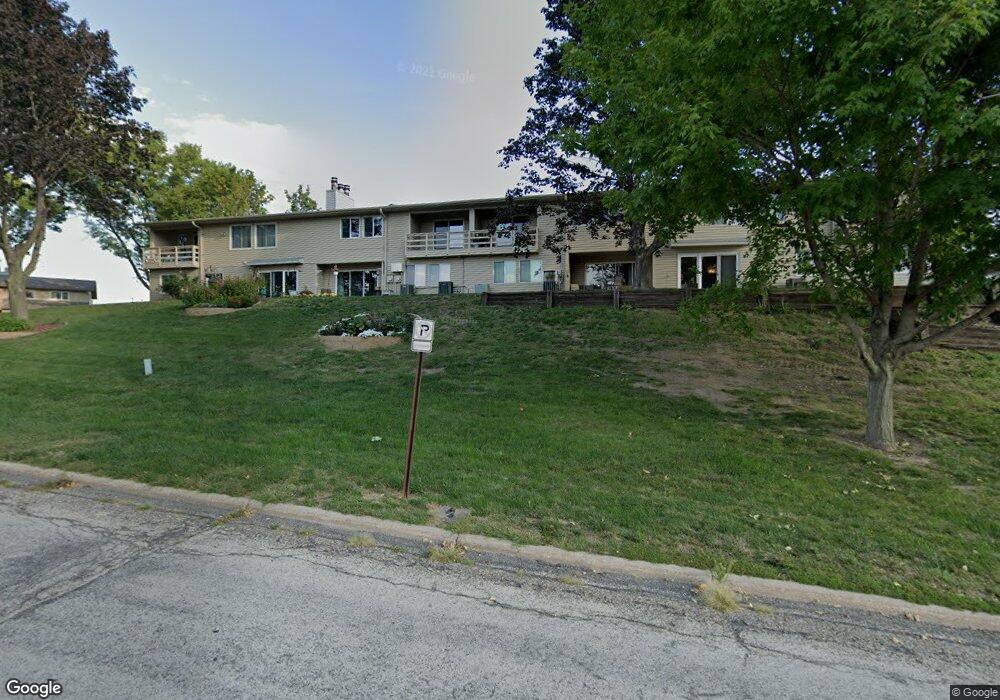 1704 Applewood Place NE, Cedar Rapids, IA 52402 - photo 1