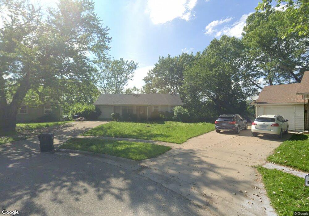 200 SW 40th Terrace, Topeka, KS 66609 - photo 1