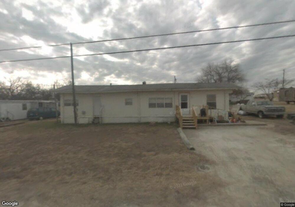 805 W Cedar St, Whitewright, TX 75491 - photo 1
