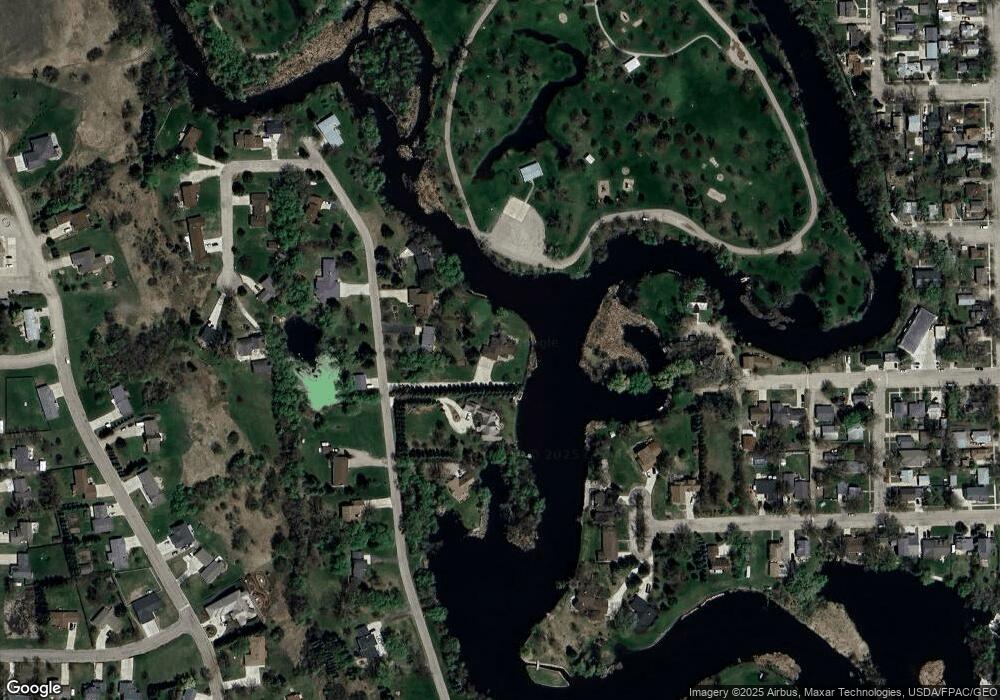 703 7th Ave SW, Jamestown, ND 58401 - photo 1