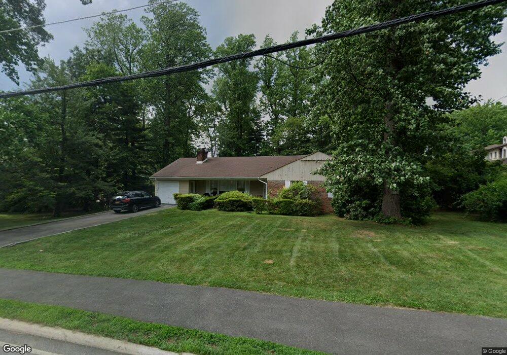 79 Hicks Ln, Great Neck, NY 11024 - photo 1