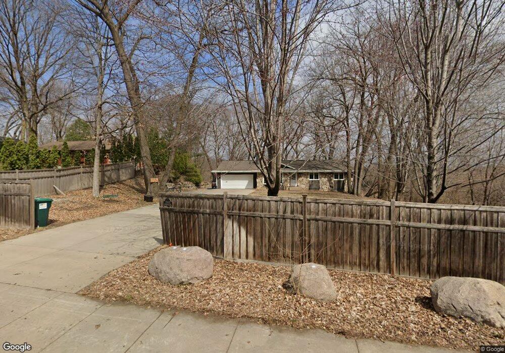 18400 Ridgewood Rd, Wayzata, MN 55391 - photo 1