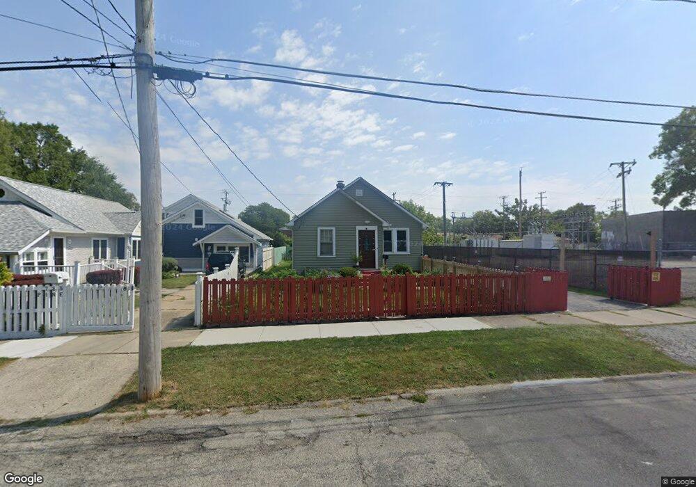 715 Pine St, Waukegan, IL 60085 - photo 1