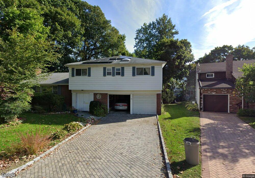 22 Avalon Rd, Great Neck, NY 11021 - photo 1