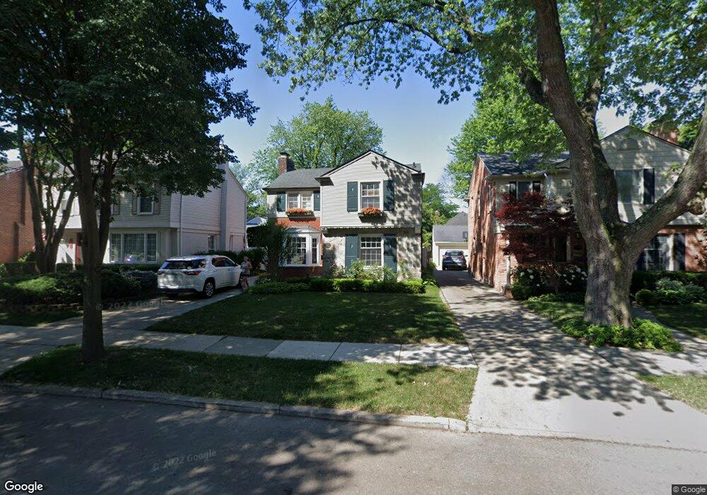 215 Mcmillan Rd, Grosse Pointe Farms, MI 48236 - photo 1