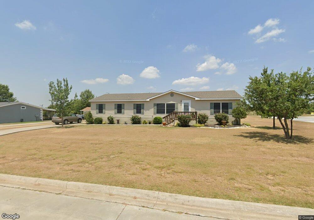 320 Candlewood Cir, Gainesville, TX 76240 - photo 1