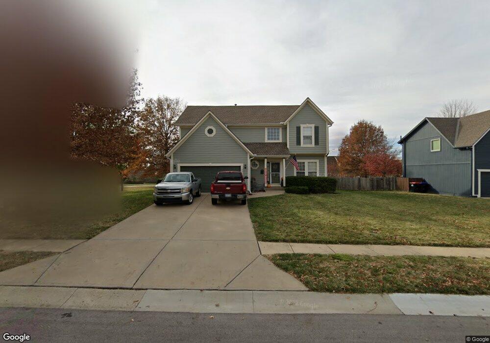 5422 Hilltop Dr, Shawnee, KS 66226 - photo 1