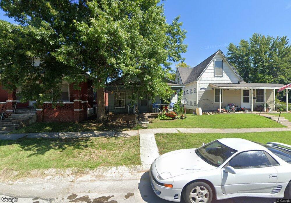 833 W End Place, Moberly, MO 65270 - photo 1