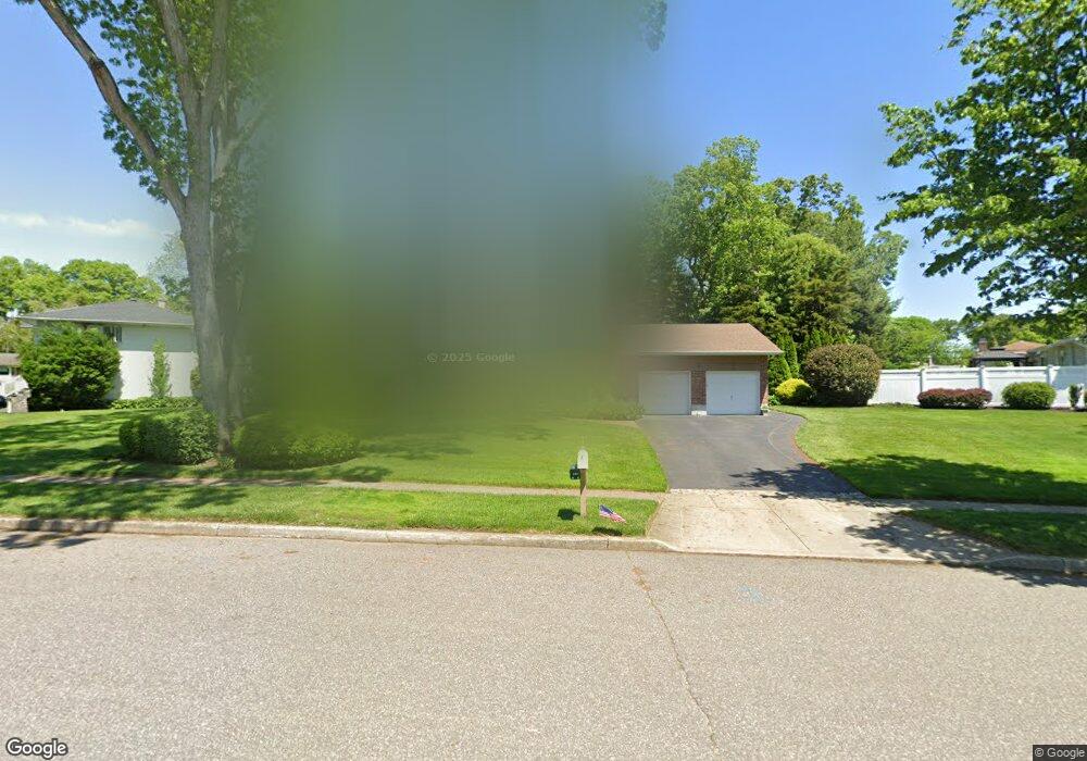 23 Gannet Dr, ComMacK, NY 11725 - photo 1