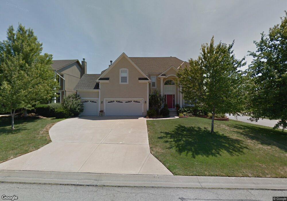 5741 Theden St, Shawnee, KS 66218 - photo 1