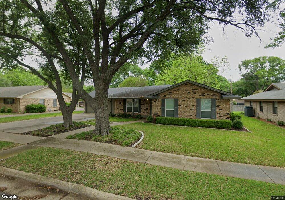 1204 Red Oak St, Ennis, TX 75119 - photo 1