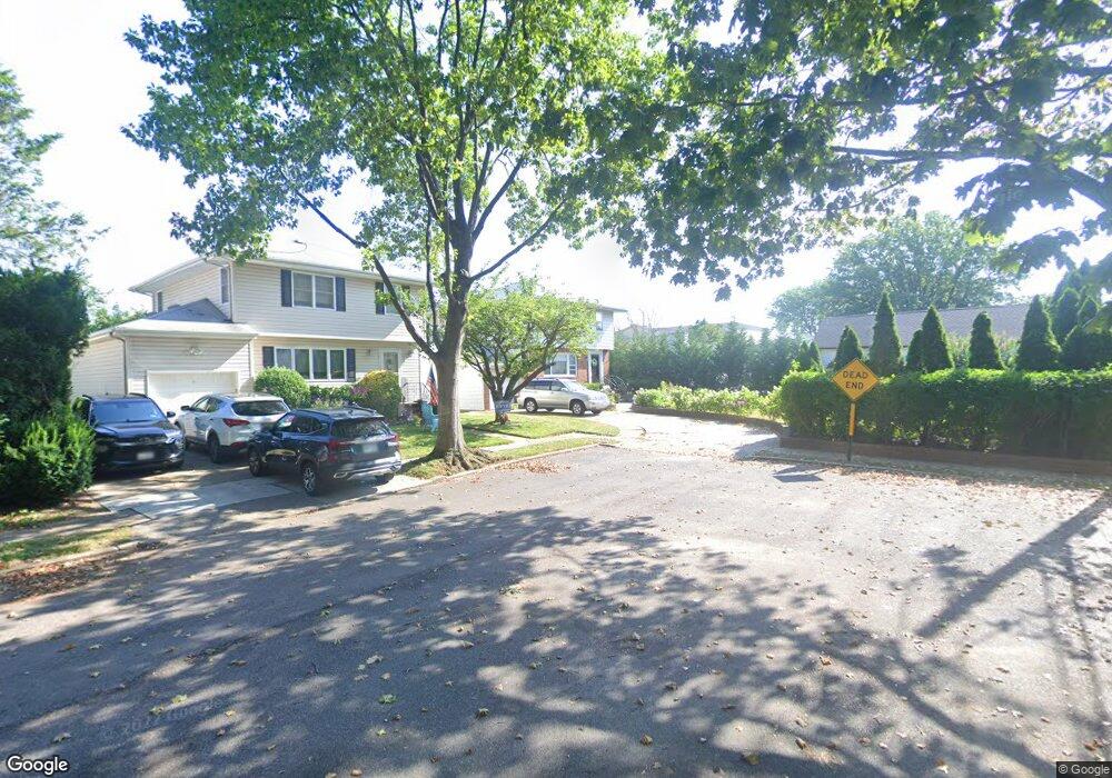 93 Huron Rd, Floral Park, NY 11001 - photo 1