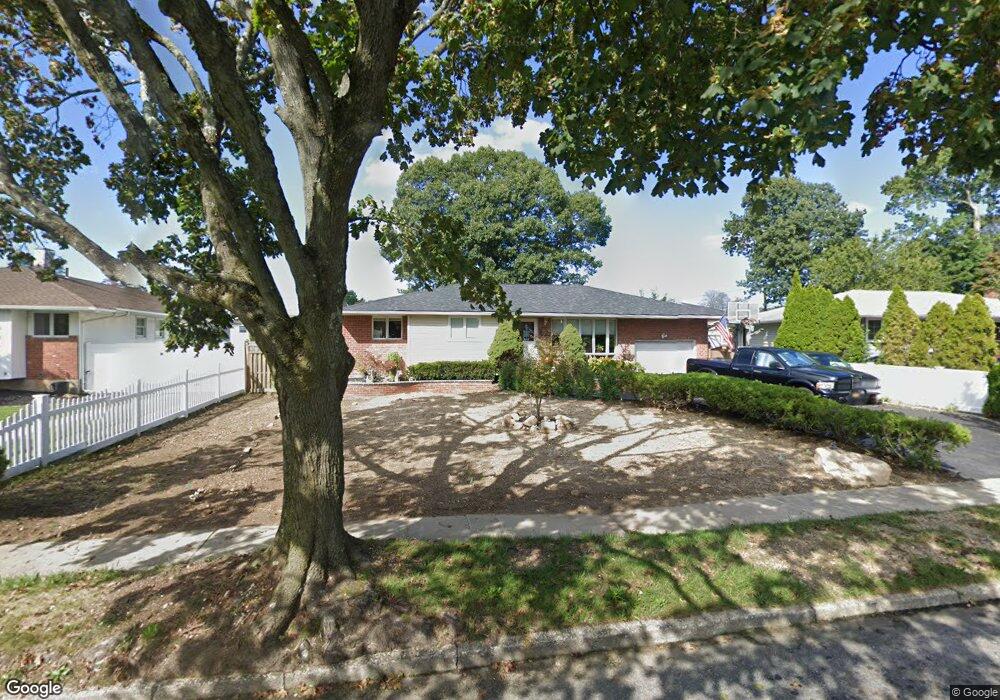 39 Rita Crescent, ComMacK, NY 11725 - photo 1