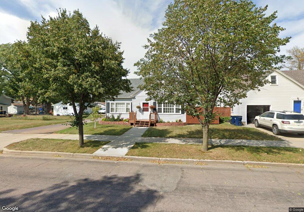 712 8th St N, New Ulm, MN 56073 - photo 1