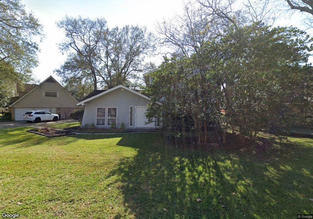 352 Saint Cloud Dr, Friendswood, TX 77546 - photo 1