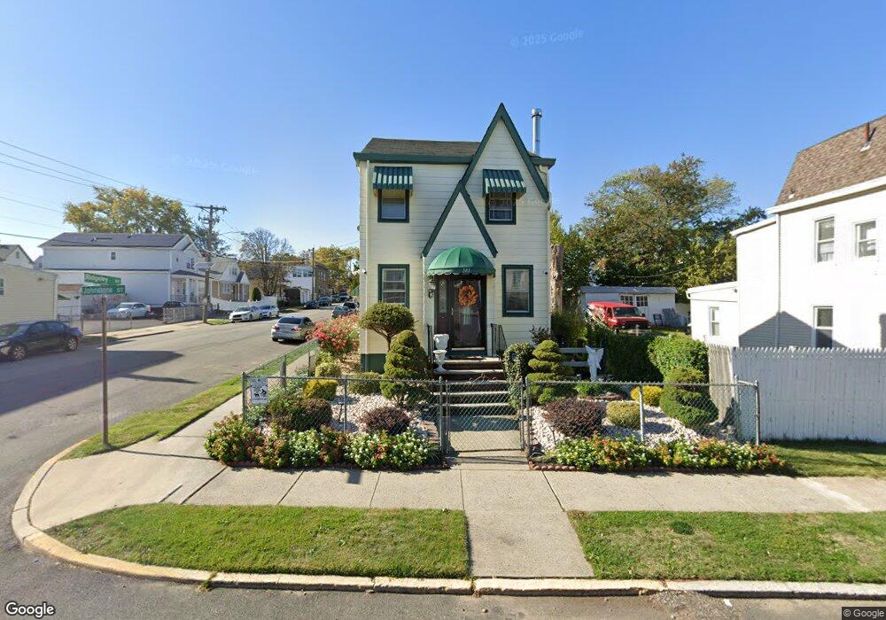 581 Johnstone St, Perth Amboy, NJ 08861 - photo 1