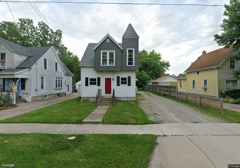 812 Vine Ave, Oshkosh, WI 54901 - photo 1