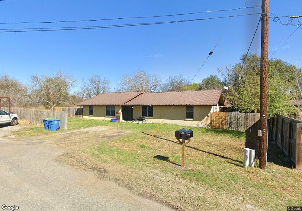 1806 N Buchanan St, Beeville, TX 78102 - photo 1