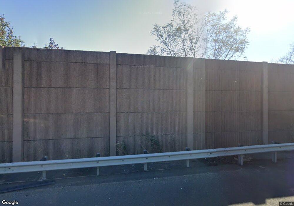 702 Cricket Ln, Woodbridge, NJ 07095 - photo 1