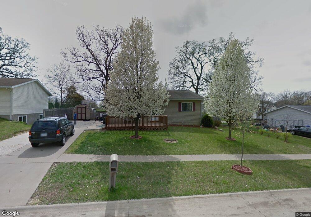 1715 Americus Dr SE, Cedar Rapids, IA 52403 - photo 1