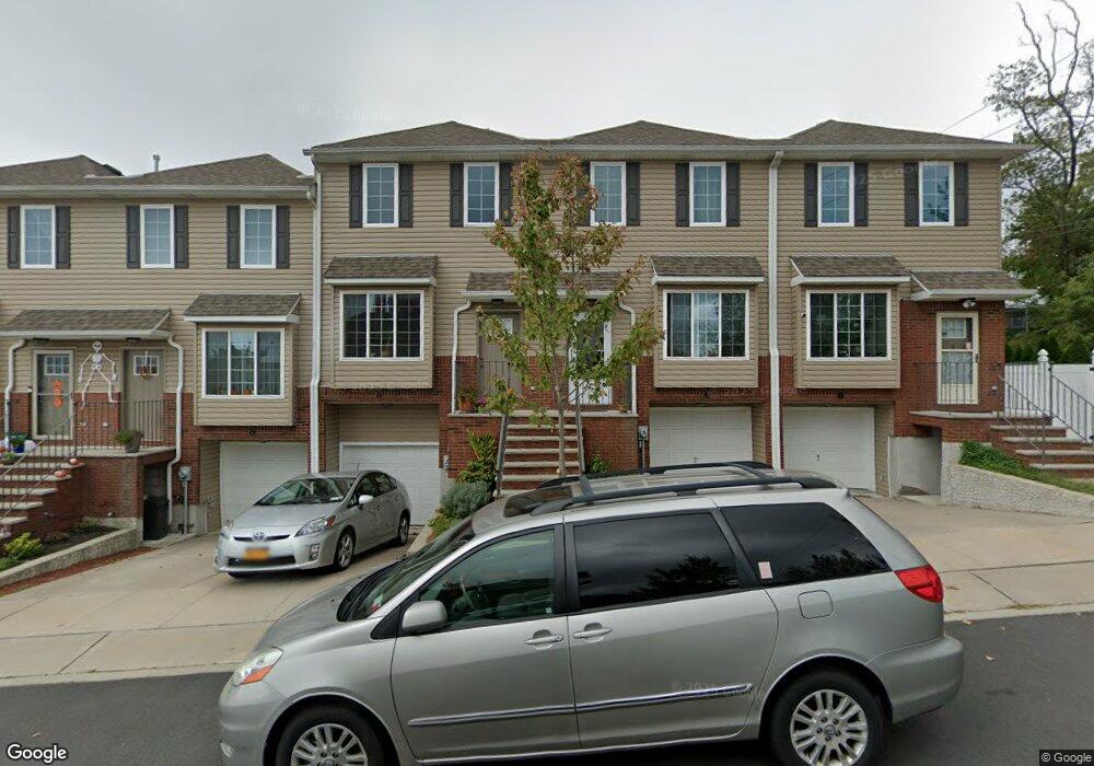 10-106 Burgundy Loop, Staten Island, NY 10304 - photo 1