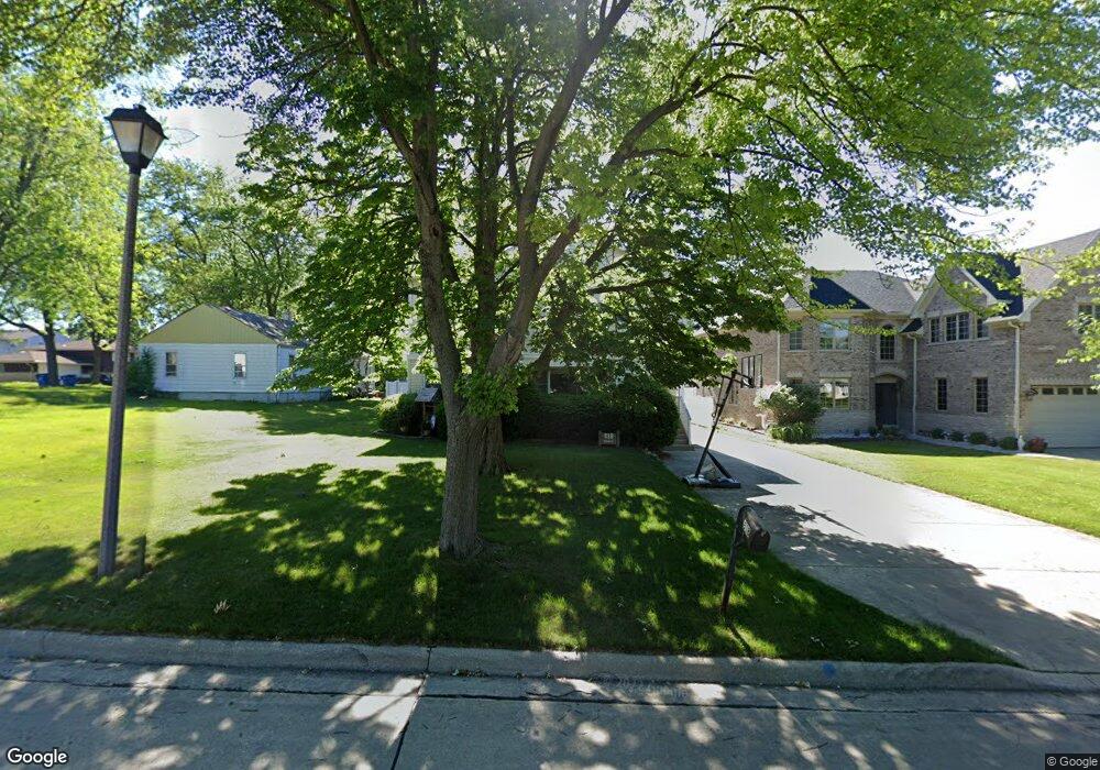 818 N Emroy Ave, Elmhurst, IL 60126 - photo 1