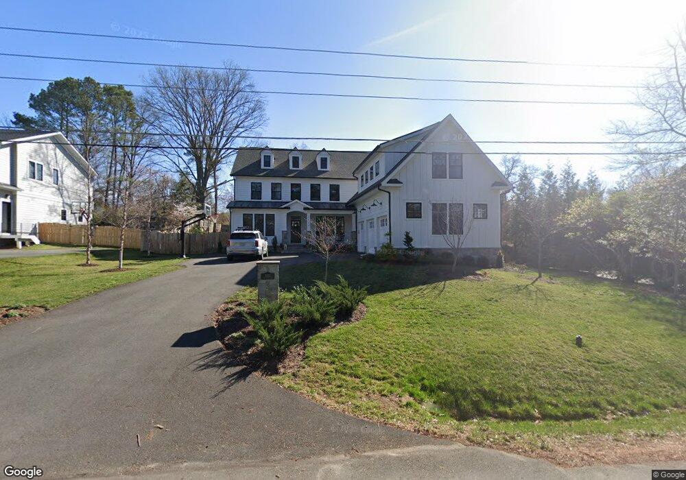 1932 Macarthur Dr, McLean, VA 22101 - photo 1