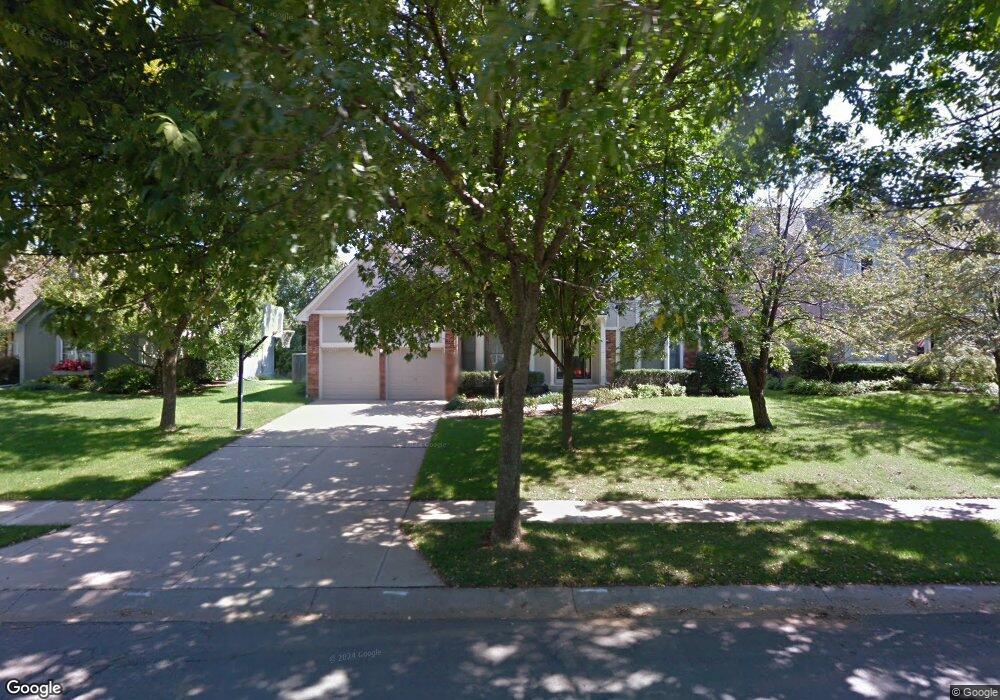 8107 Lingle Ln, Lenexa, KS 66215 - photo 1