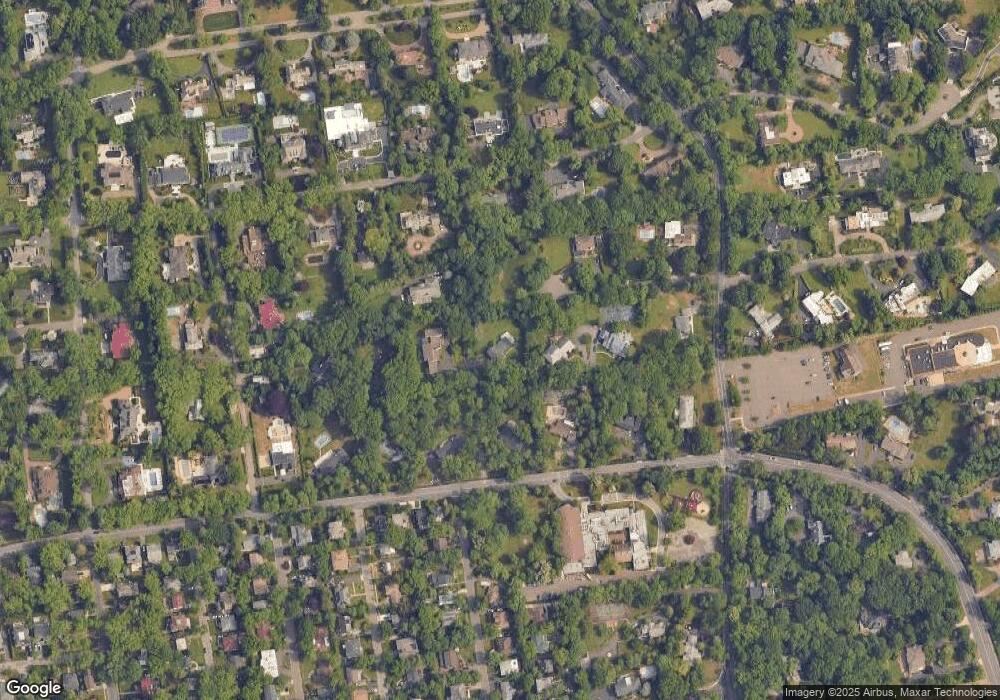 125 Hicks Ln, Great Neck, NY 11024 - photo 1